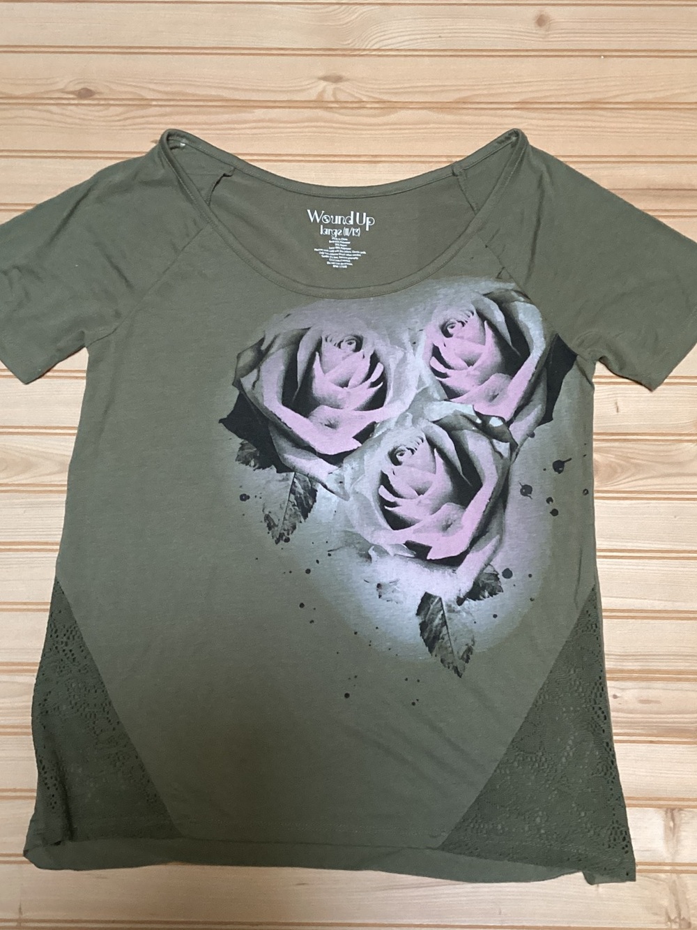 Wound Up Olive Green Pink Rose Floral Crochet Lace Graphic Soft Tee Large 11/13
